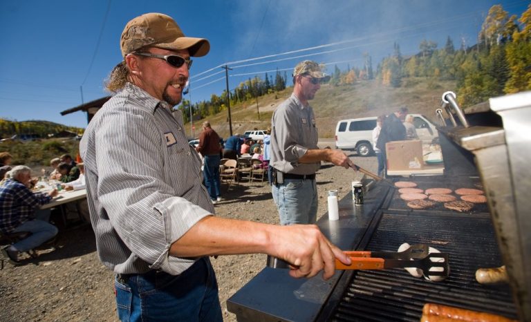 pw_crew_cooking_burgers-768x466