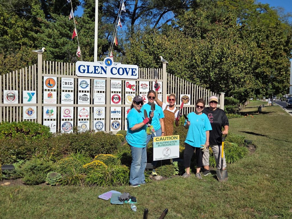 Glen Cove Beautification Commission Tulip Planting 2025 - 4