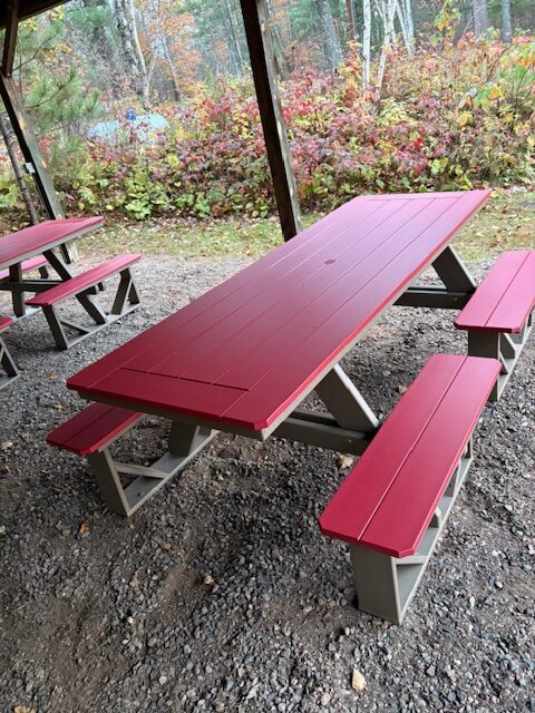 PICNIC TABLE